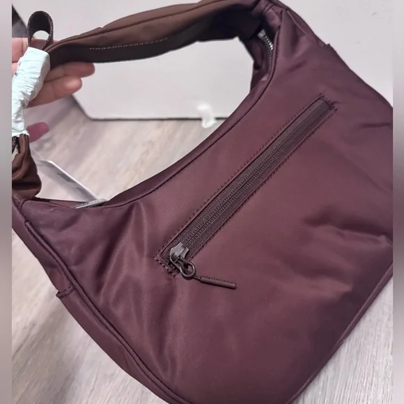 Lululemon City Essentials 4L BagLava Cake